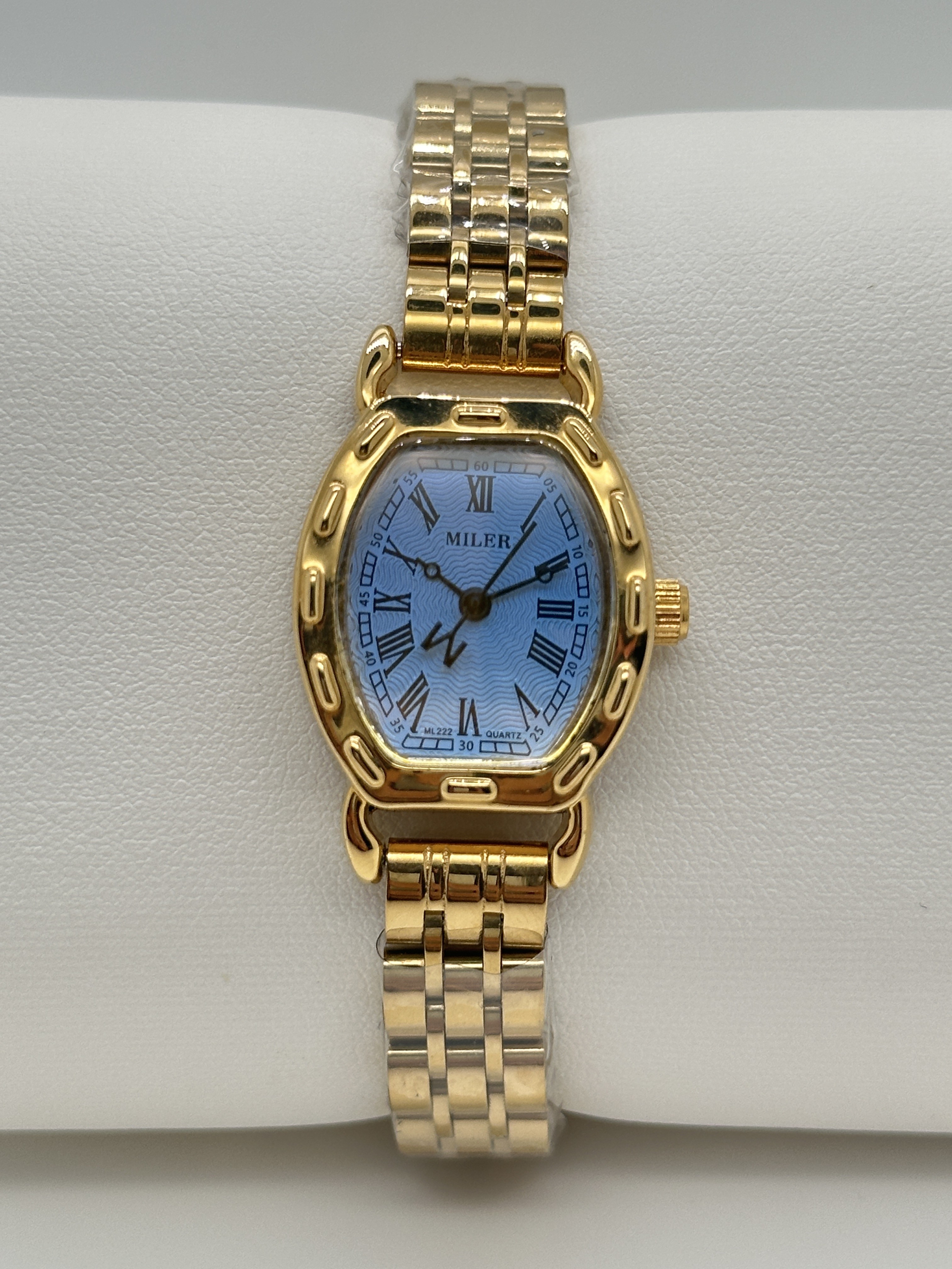 Round Casual Metal Strap Quartz Watch With Luminous Hands Analog Date Display