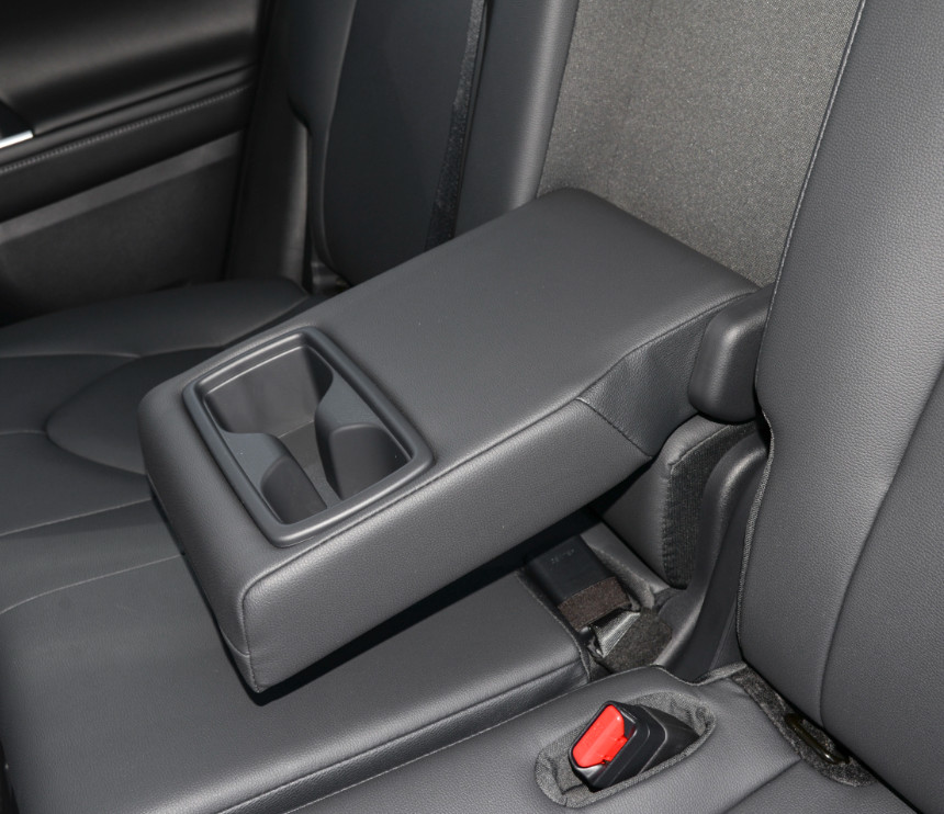 Latest Mixed Hybrid Toyota Highlander Double Engine 2.5L 4WD 7 Seats Luxury Model