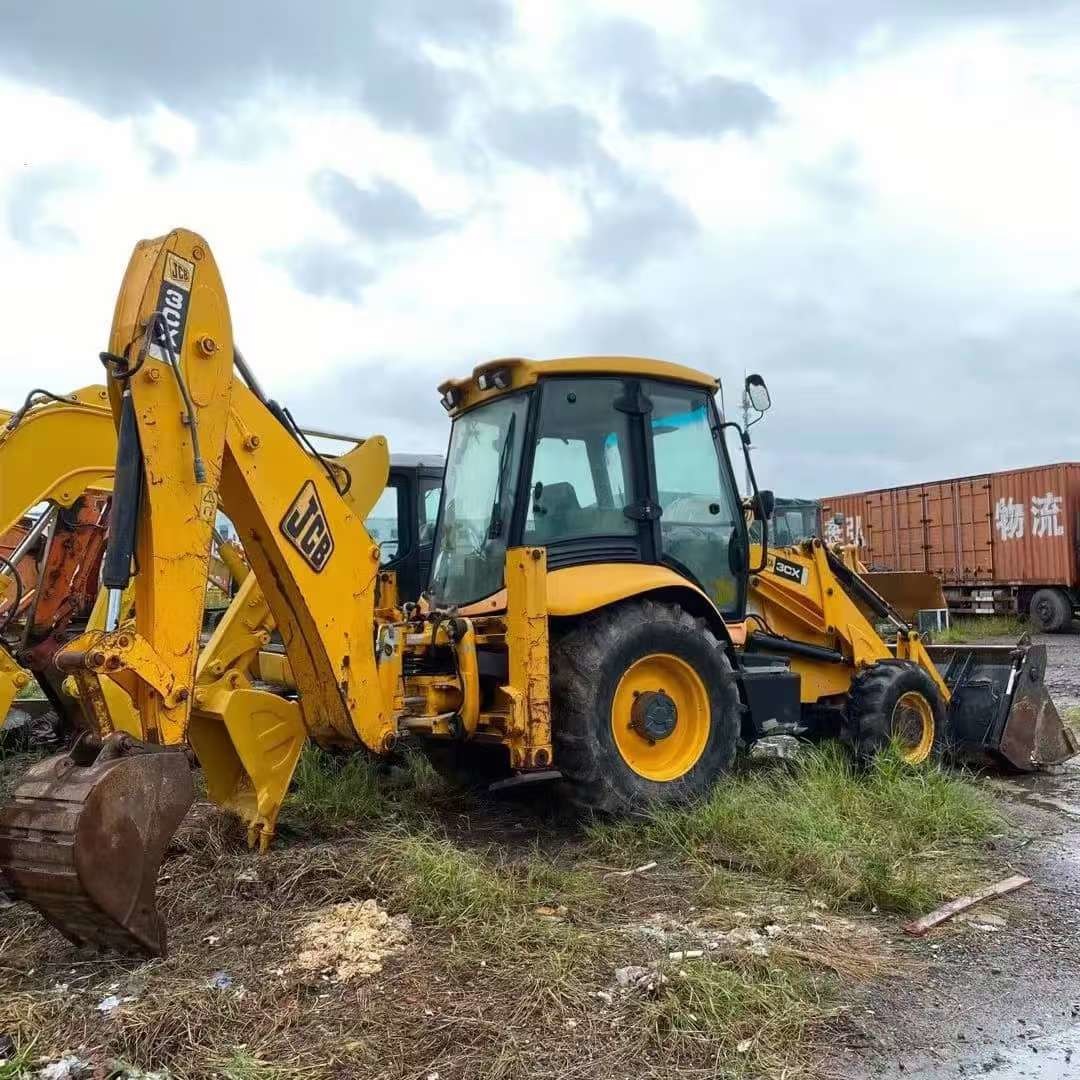 JCB 3CX Backhoe Loader Is A Powerful Construction Machinery