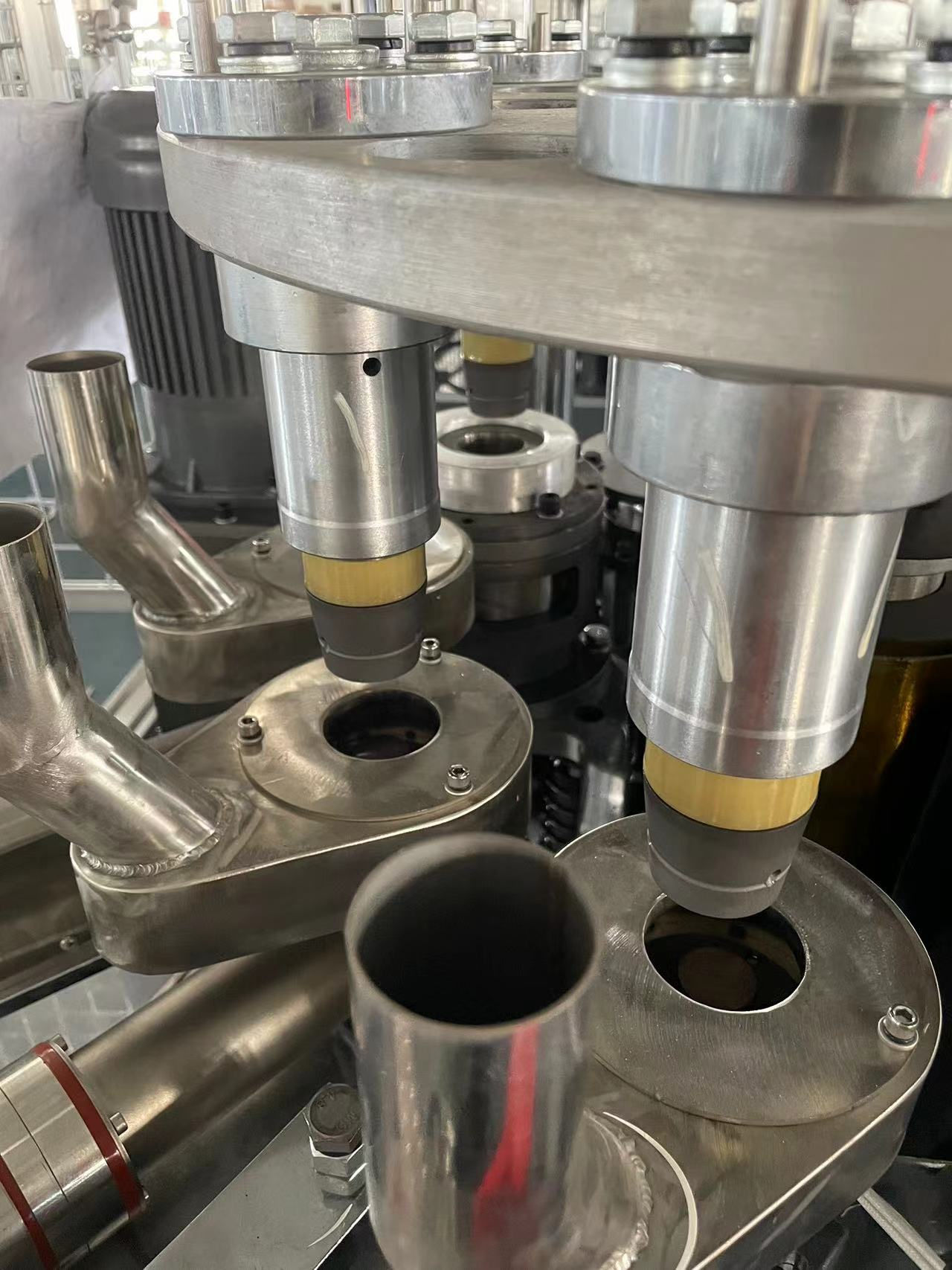 Power Supply 50/60HZ Small Paper Cup Production Machinery 100-110pcs/Min in Pakistan 2200*1350*1900mm
