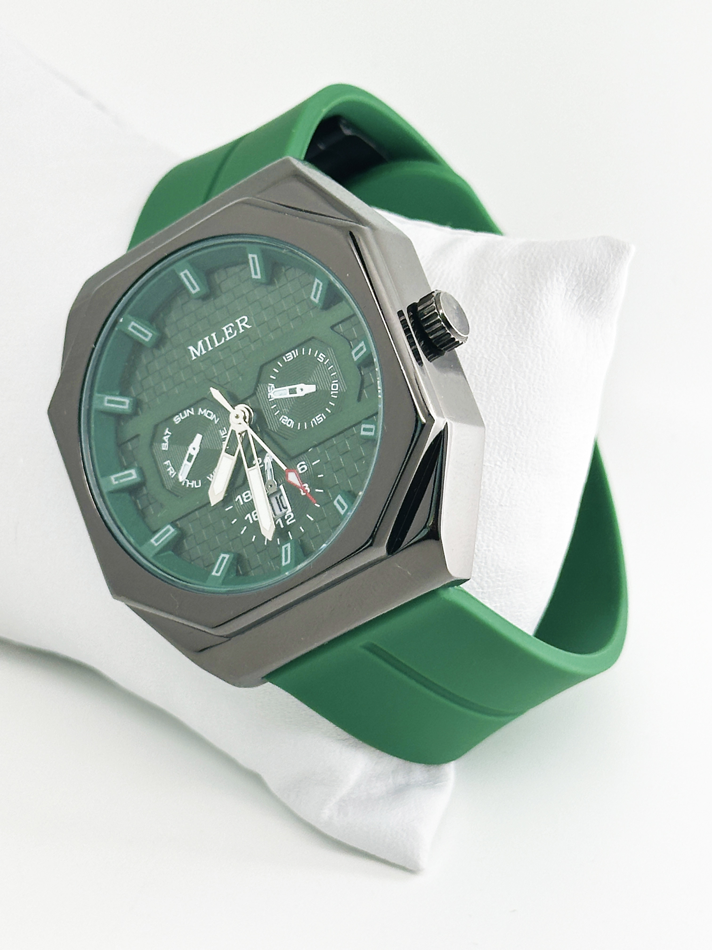 Men's Luxury Watch Waterproof Luminous Automatic Moon Date Silicone Leisure Quartz Men's Watch