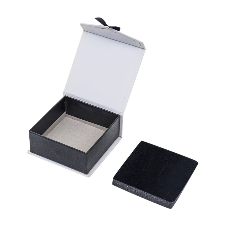 Small CMYK PMS Cardboard Box With Handles Ribbon Magnetic Closure Gift Box