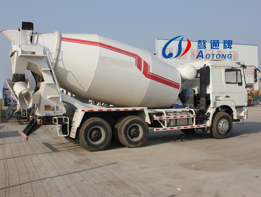 Heavy Duty Self Loading Concrete Mixer Truck 4-15 Cubic Capacity