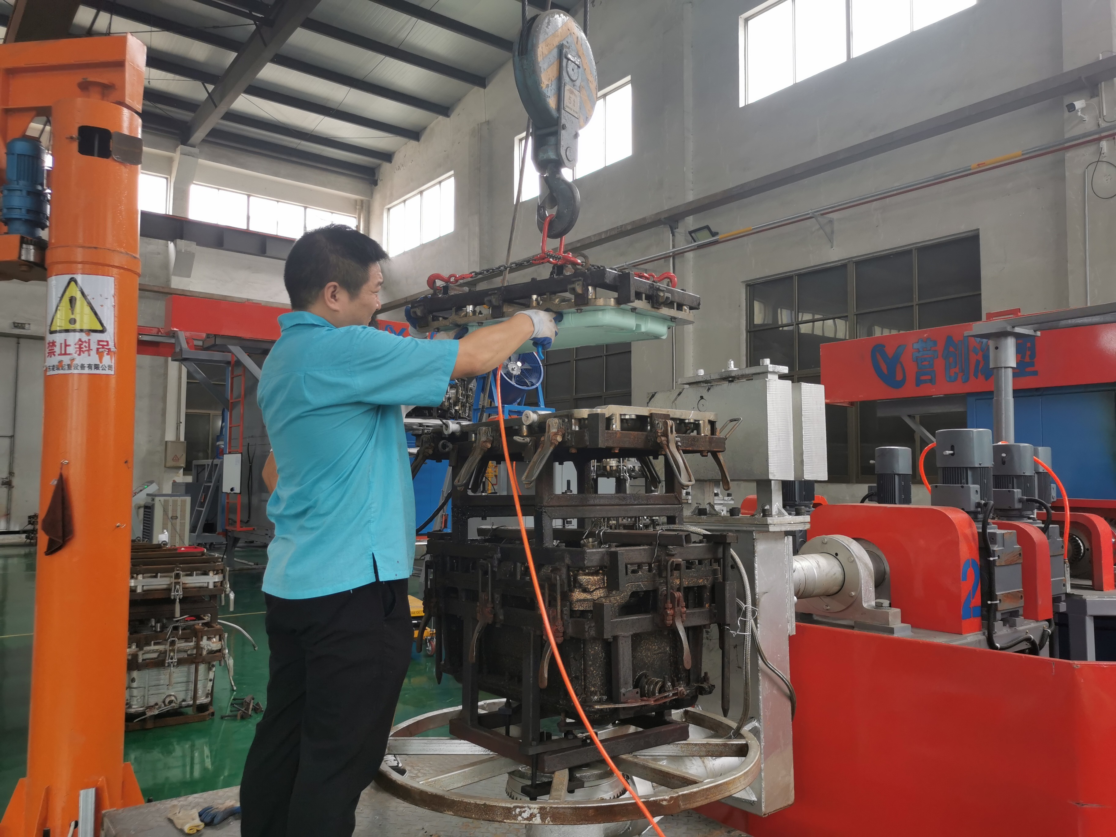 rotational molding products Preservation Rotomolded Cooler Box With Insulation And Lockable