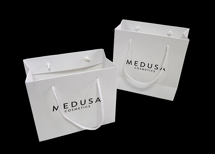 White 300 Gsm Matte Paper Shopping Bags Matte Lamination With Ribbon Handle