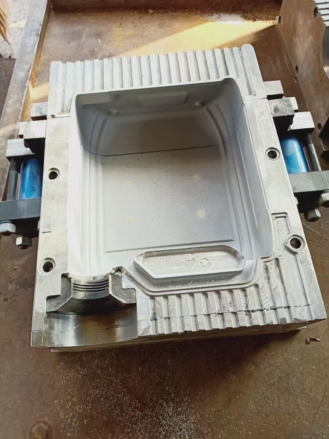 Plastic Stacking Bucket Blowing Mold for Mineral Water Beverage And Wine Bottle