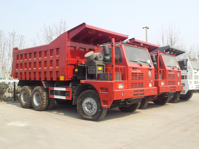 70 T Sinotruk Mining Dump Truck 6x4 30M3 10 Tires Tipper For Mine Work