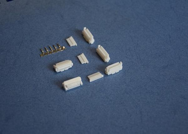 White 1.00mm Pitch Wire To Board Connectors Nylon66 With Female Gender SHLD