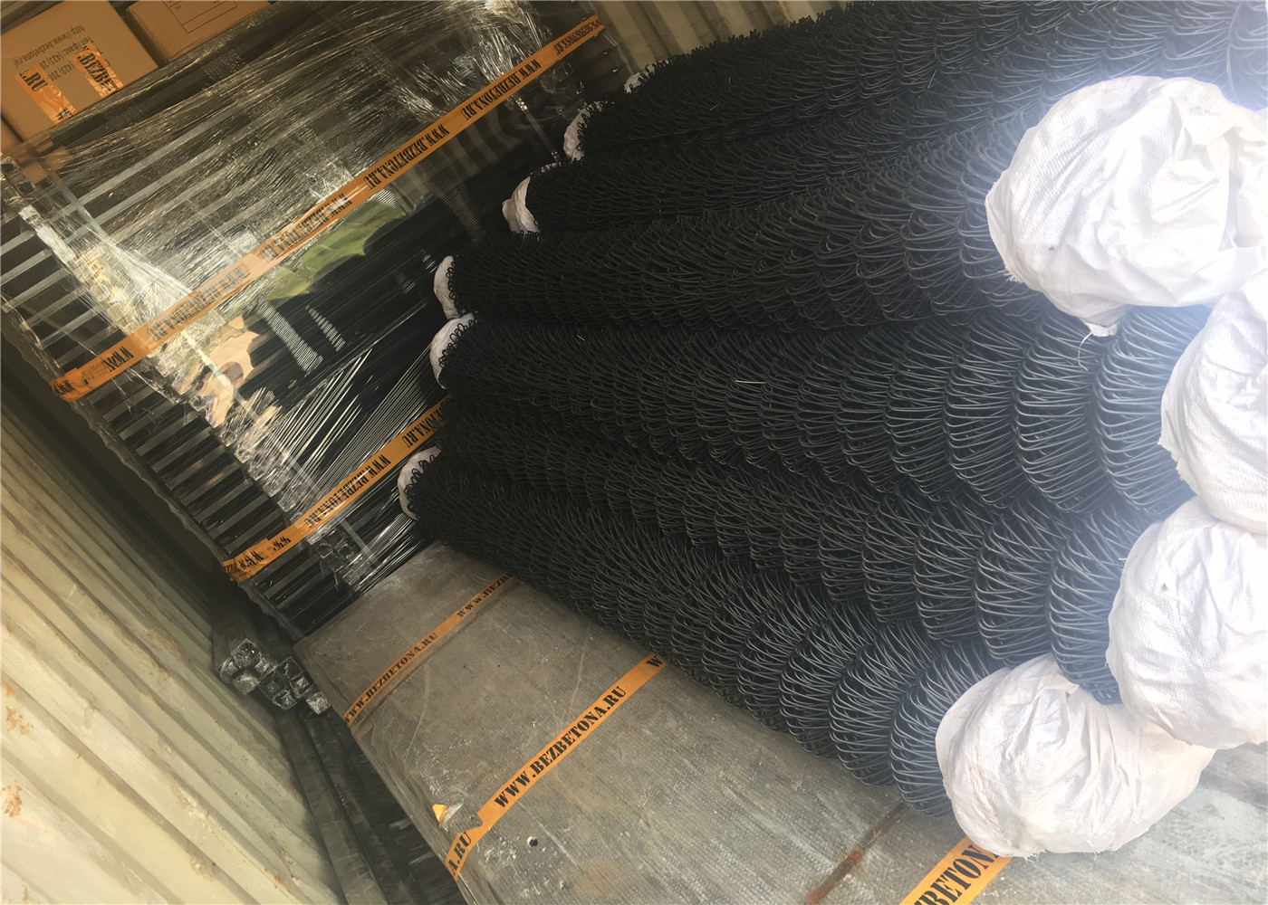 Chain link wire mesh fence 2m x 15m per roll mesh ：50mm x 50mm PVC Coated Hot Dipped Galvanized