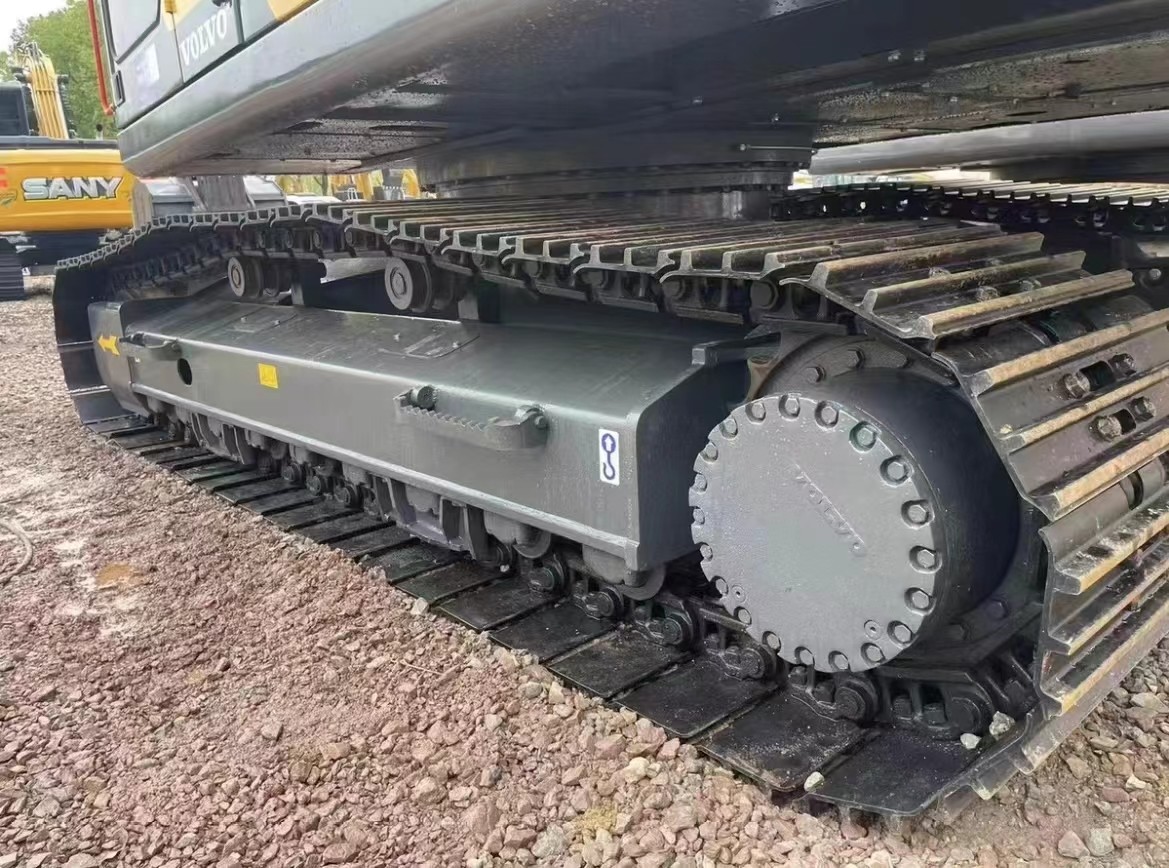 24000KG Used Volvo Excavator, Track Excavator Volvo EC240 From China
