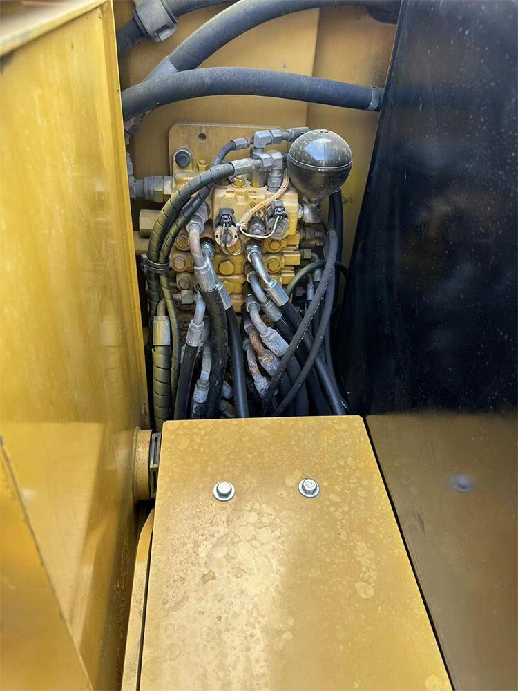 Japan Made Active Used Cat 305.5 Mini Excavator in with Original Hydraulic Valve