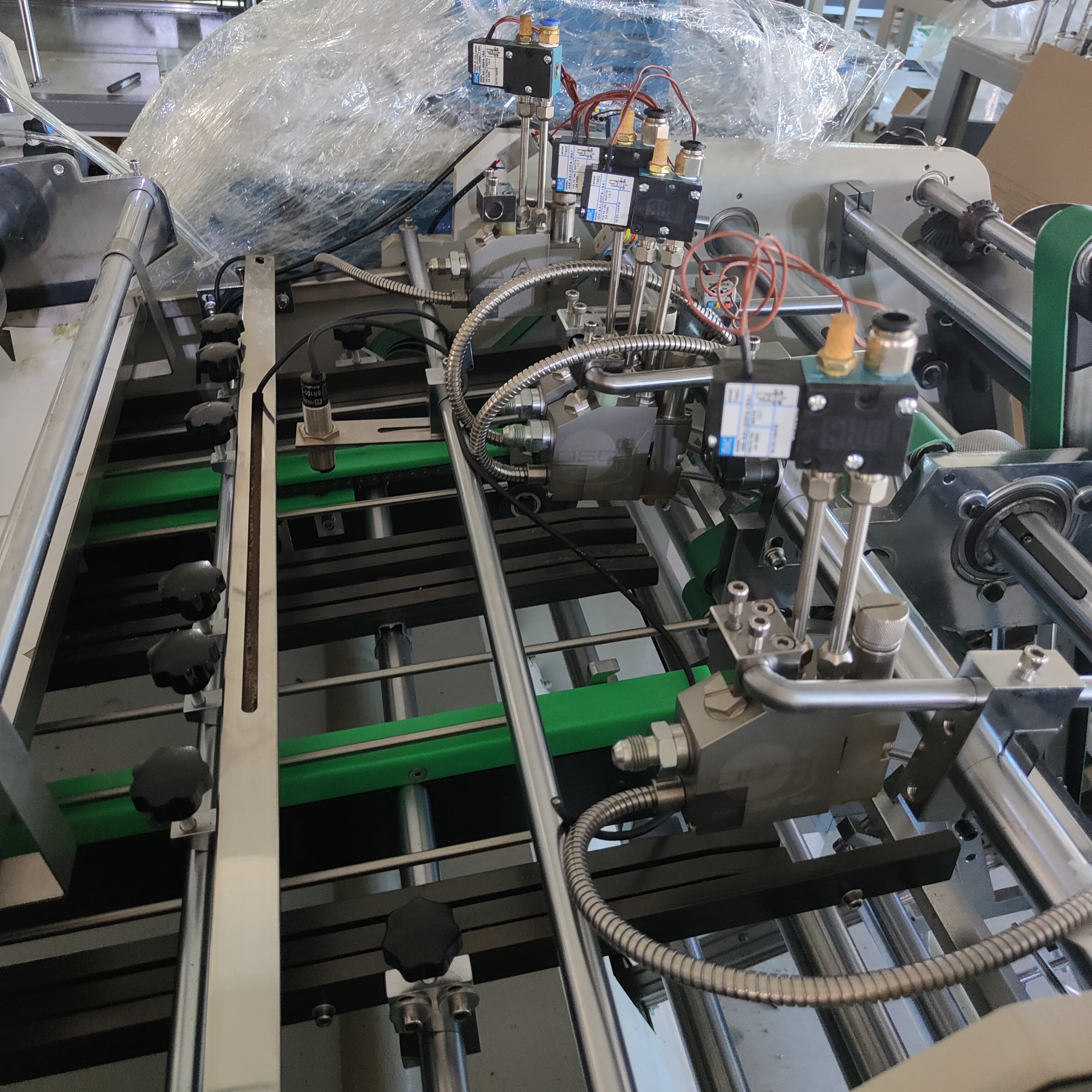 Non standard carton machine # decorative works # food carton # disposable lunch box # Hot-melt adhesive process
