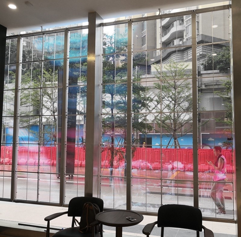 Full color 2.6-5.2mm Clear Led Display 1/8 Scan Curtain Led See Through Screen
