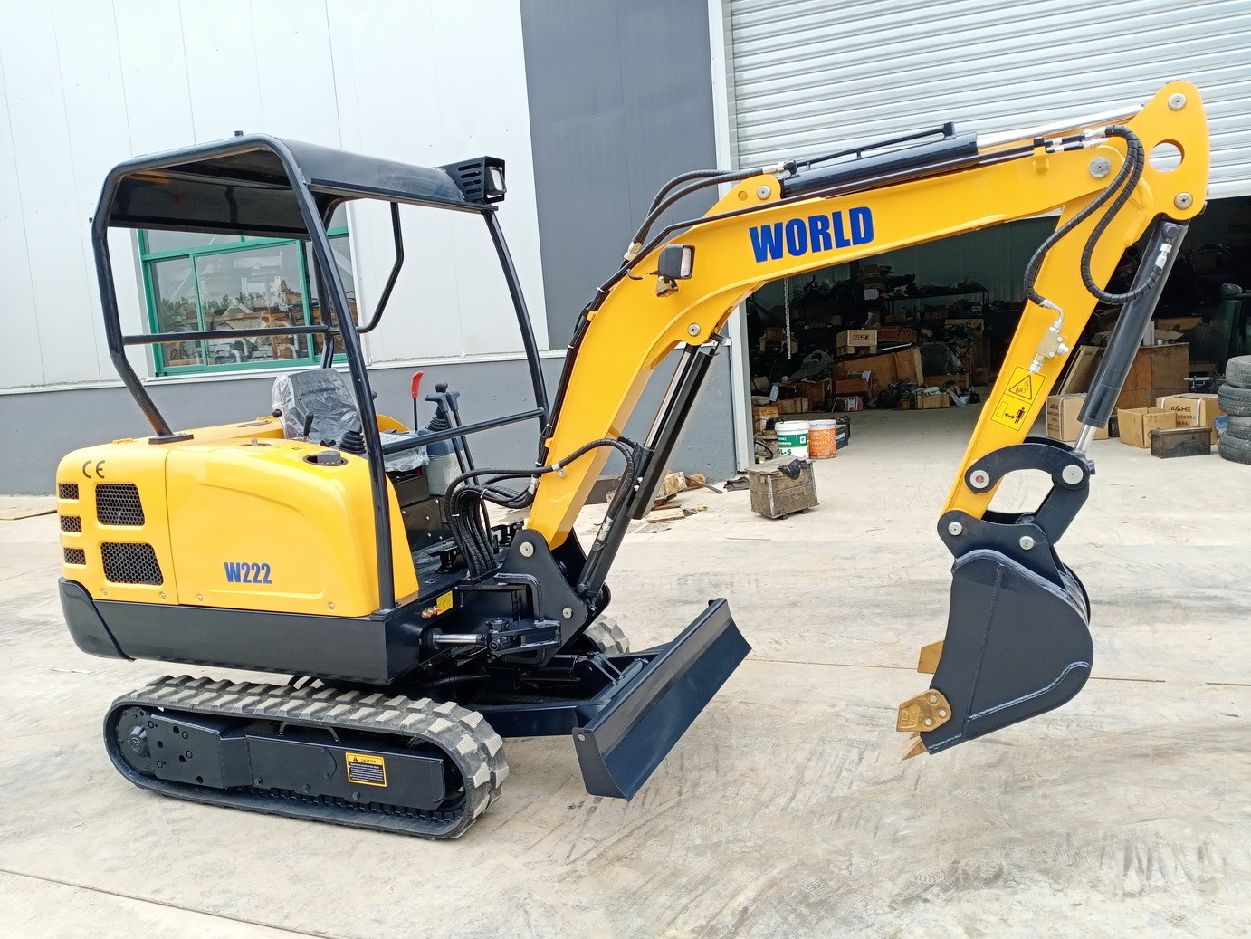 Lightweight 2200kg Small Crawler Backhoe With 15.3KN Maximum Bucket Digging Force Similart CAT 301 302 303