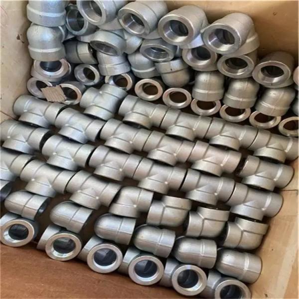 China Manufacturer 4 Inch Seamless Welding Equal Black Carbon Steel Smls Bw
