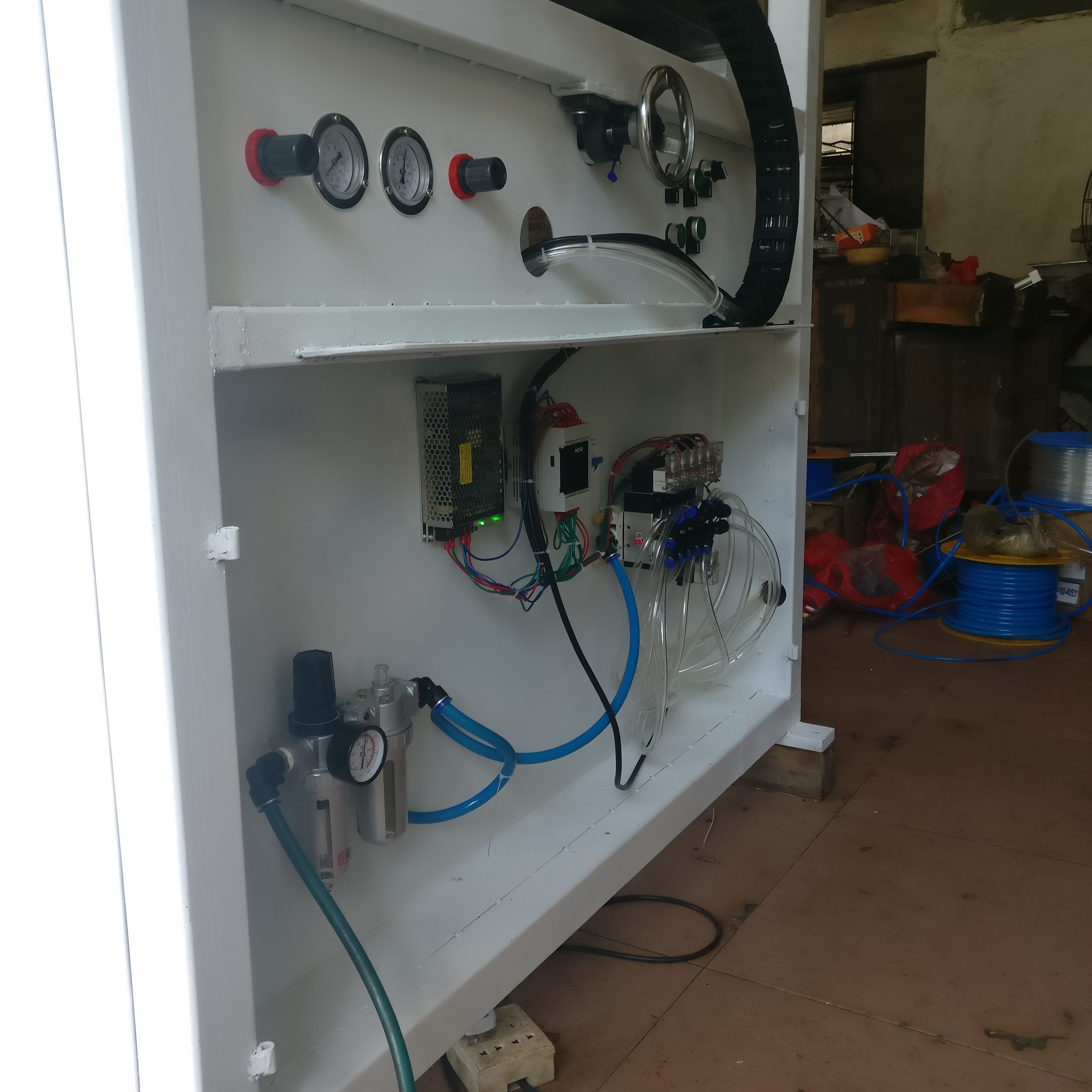 220V 50Hz Automatic Radiator Plastic Tank Crimping Machine 2.5kw