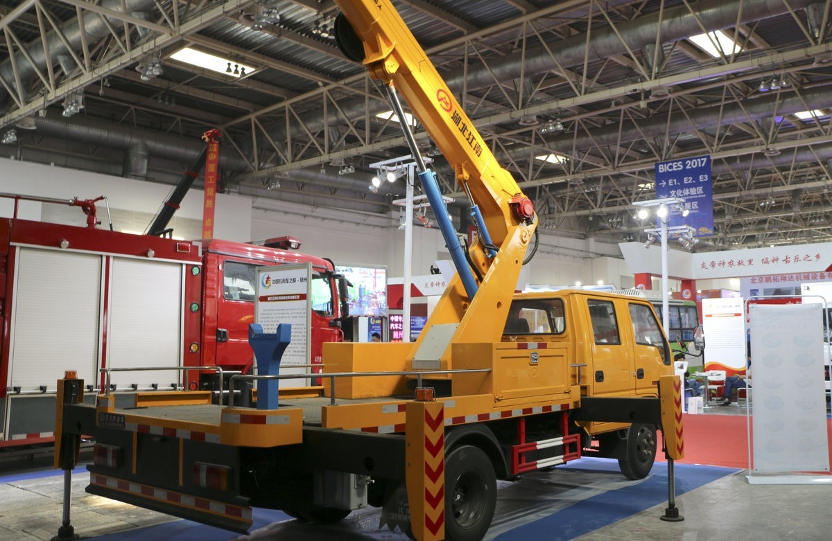 28 meters Telescopic Boom Aerial Work Vehicle with Hydraulic Lifter Boom Truck