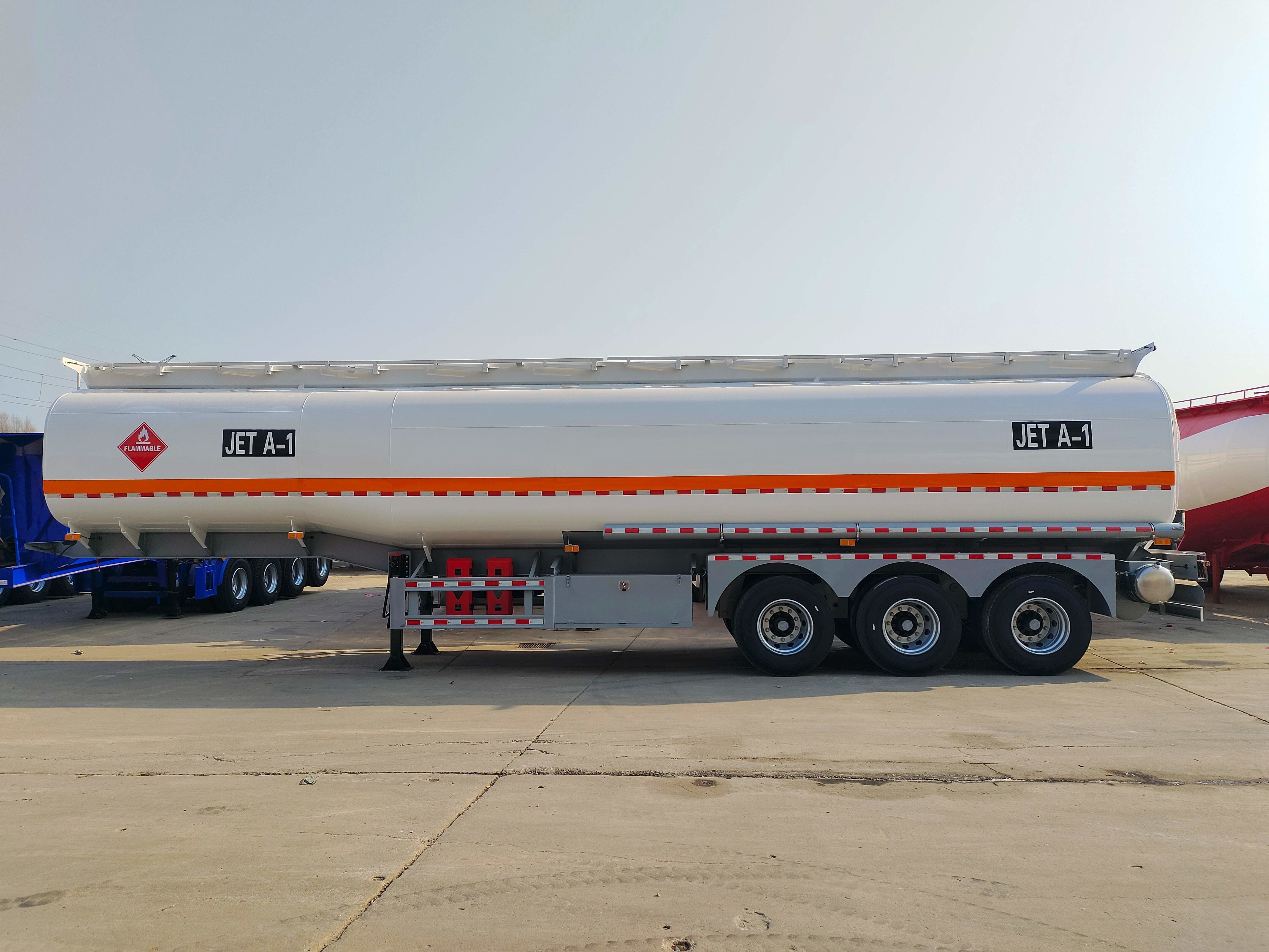 3 Axis Semi Trailer Old Tanker Truck For Oil Fuel Transport 10000L