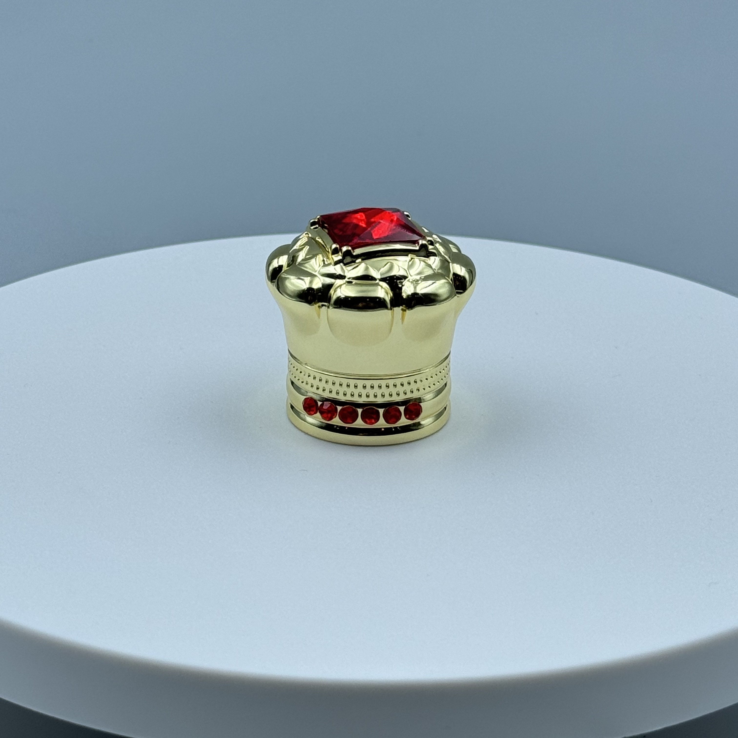 Elevate Your Fragrance Packaging with High-Grade Zinc Alloy Zamak Perfume Caps
