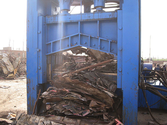 High quality alloy gantry scissors cutting materials on construction sites
