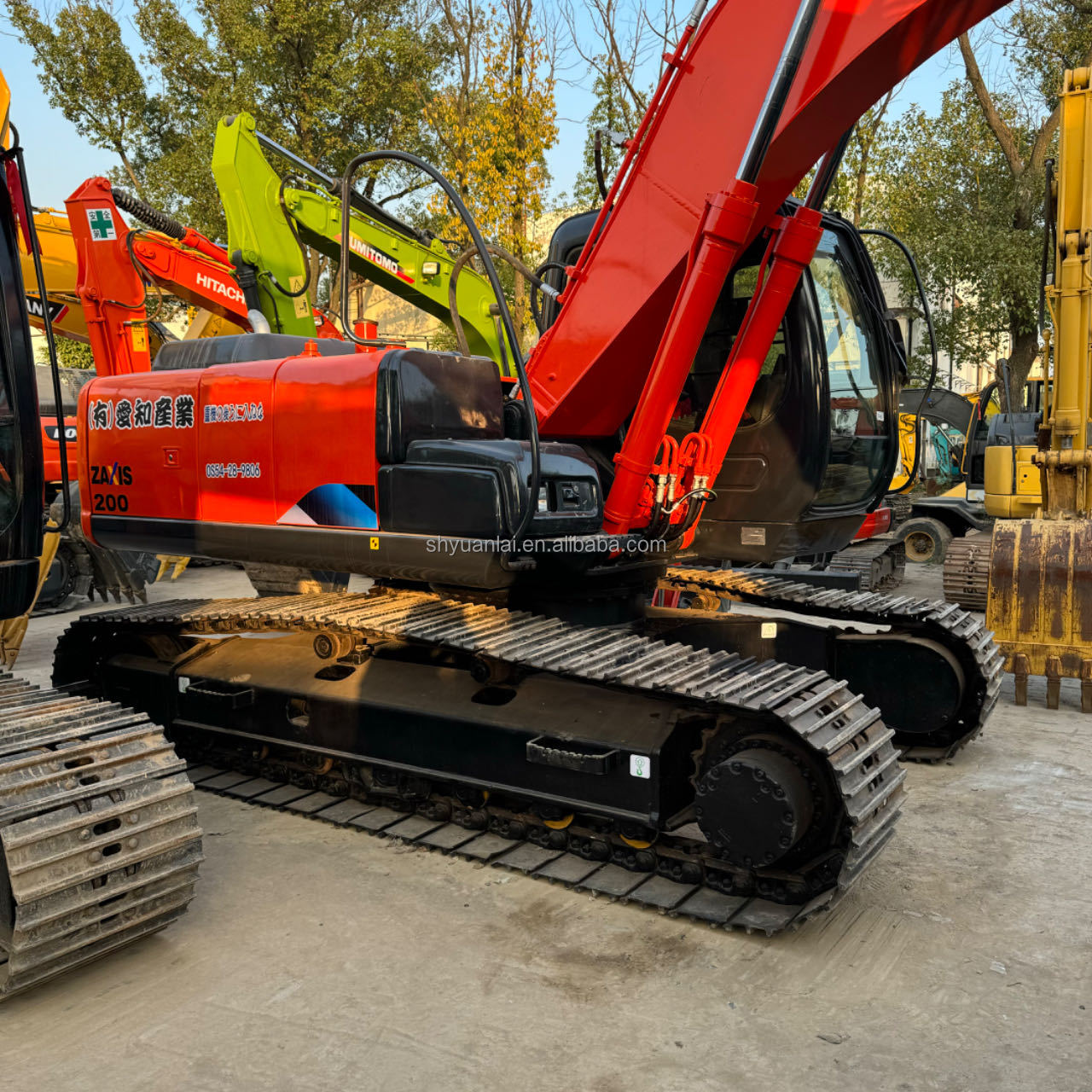 Strong Power Used Excavator ZX200 with Original Hydraulic Valve and Soft Steel Design