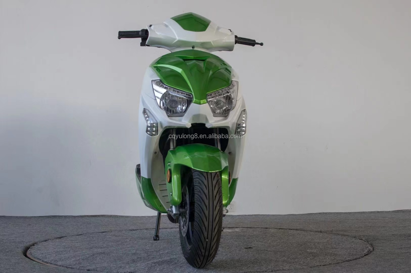 LCD Display 2000w Waterproof Removable Battery Scooter Adult Electric Car with 2 Seat
