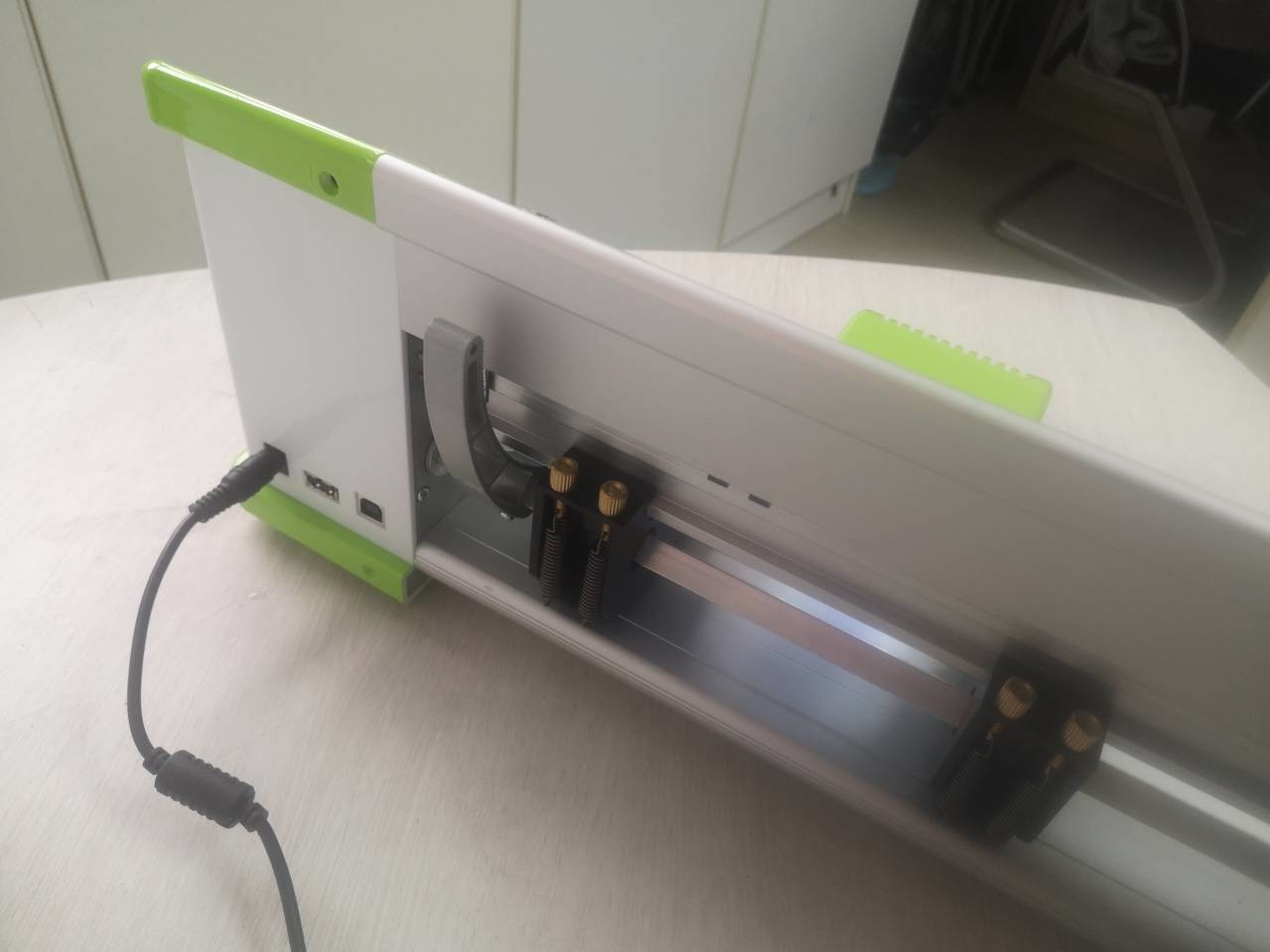 Portable Lightful Green Contour Cutting Plotter Mini-CCD450L Easy To Operate