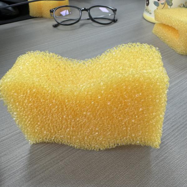 Scrub Daddy FlexTexture Cleaner - in use