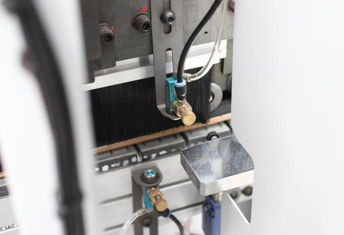 Edge bander (especially for wood door): HD731JPU