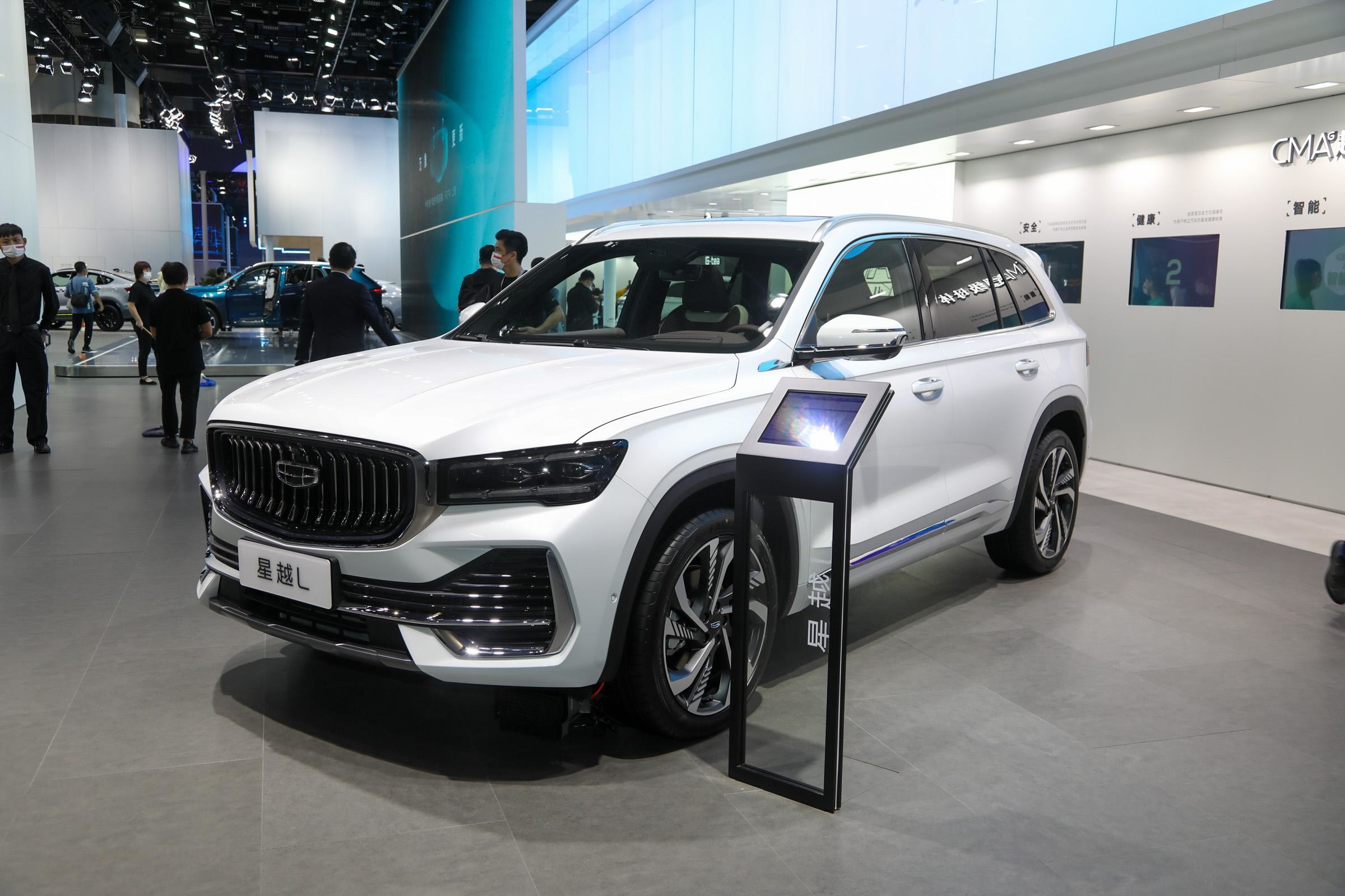 Hot selling 5-seater 2.0T Geely xingyue L xun compact SUV gasoline vehicle in China in stock in 2023