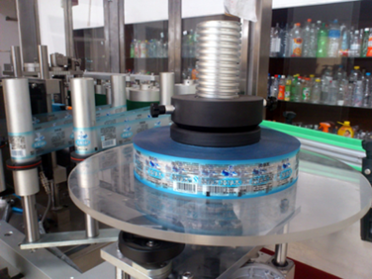 high accurcy full automatic liquid glue labeling machine production line