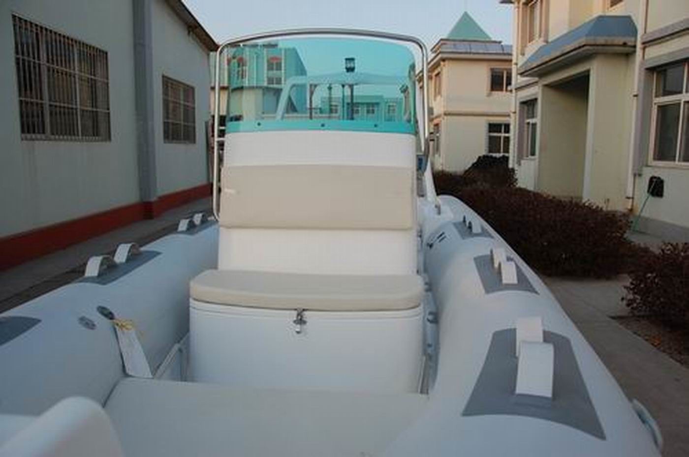 Custom Design Inflatable Rib Boat 580 Cm 6 Person Inflatable Boat With Motor