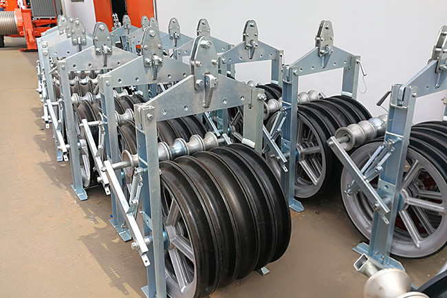 ISO Bundled Conductor Pulley With Grounding Wheels For Transmission Line