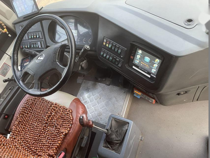 Used Tour Bus Model XMQ6113 51 Seats Steel Chassis Yuchai Engine Euro IV 270kw