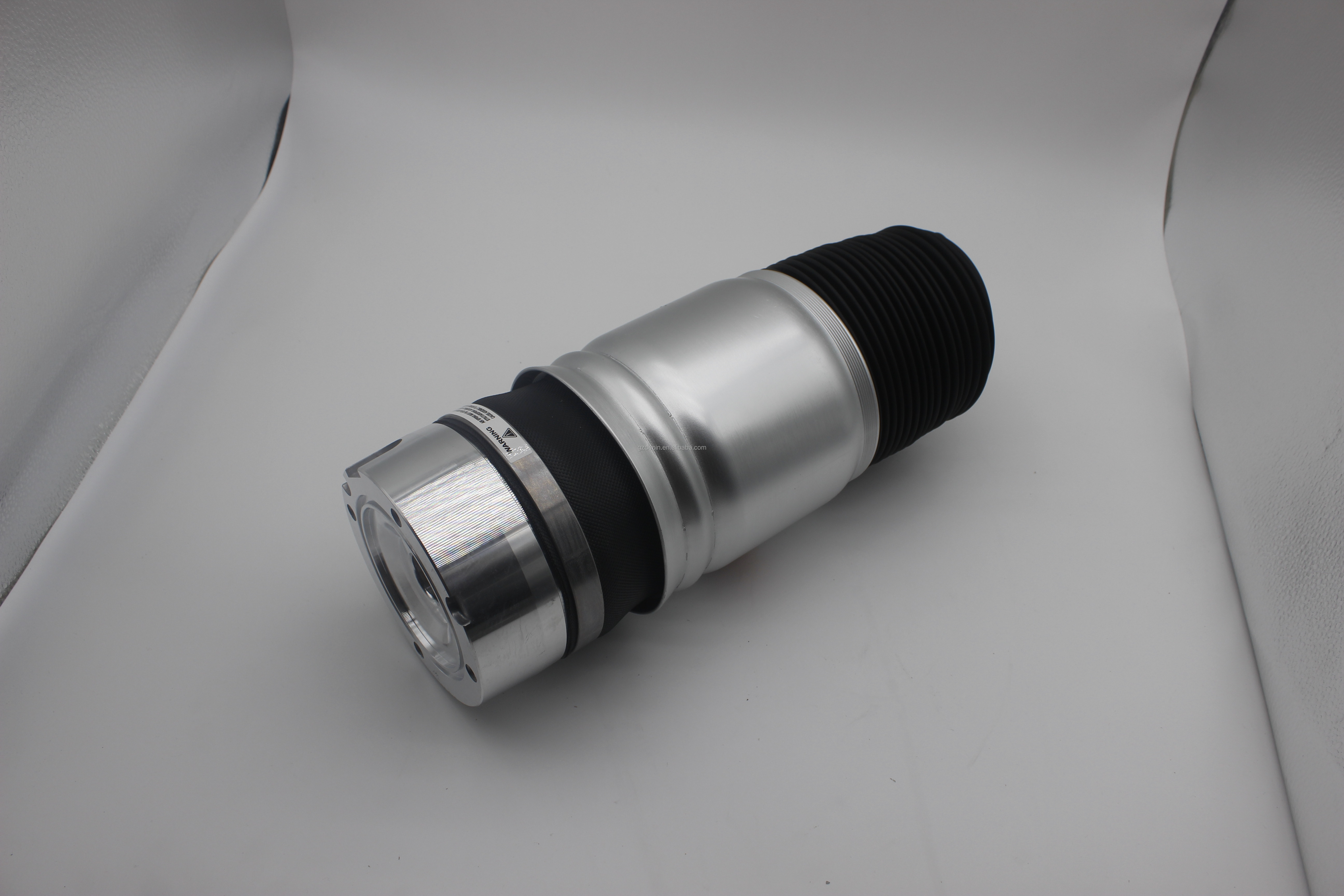 Front Right Air Shock Absorber for Porsche Cayenne 95834305113 95834305213 95834305212