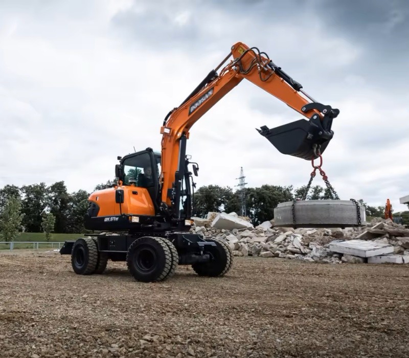 Max Dumping Height 4065mm Used Doosan Excavator with and Arm Length 2.9 Meters