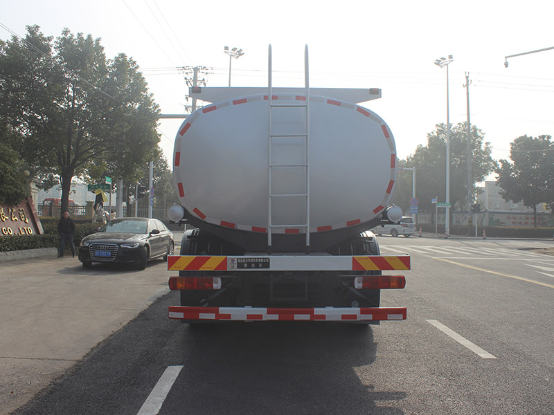 Qingdao Jiefang 260 Horsepower 8X2 Total Weight 31 Ton Volume 18.1 Cubic Meter Chemical Liquid Transporter (Chengliwei Brand)