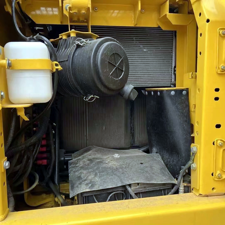Less Hour Used Komatsu Excavator PC130-7 13 Ton Made in Japan Good Condition in Shanghai
