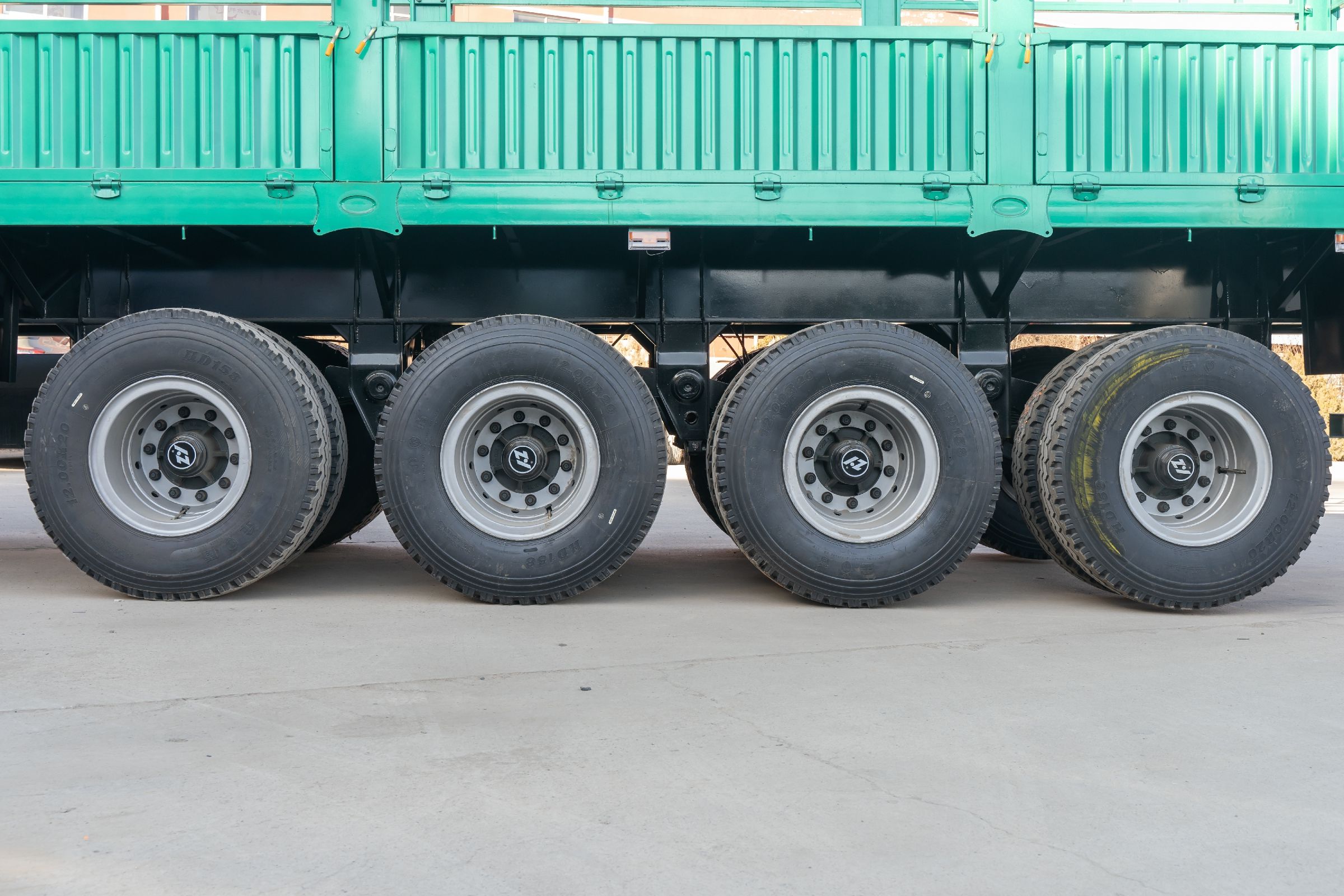 11.00r20 12r22.5 315 385 Tire 3 Axle 40ft Warehouse Type Side Wall Fence Semi Trailer