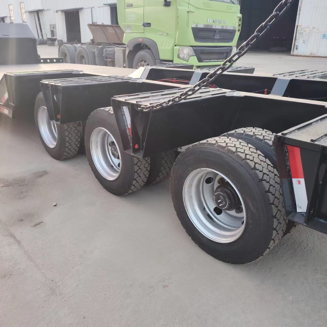 New 3 Axle Semi Truck Lowboy Trailer , 60 Ton Low Bed Trailer For Sale