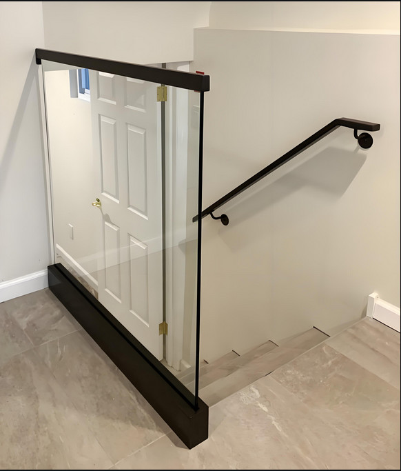 Commercial Residential Balcony Steel Glass Railing Minimalist Design ISO Certified