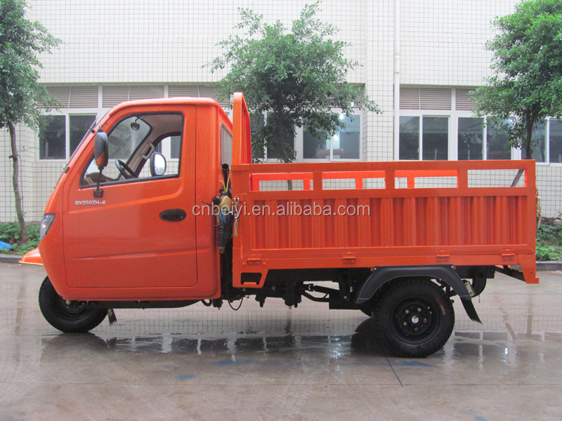 Automatic 250cc Three Wheel Closed Motorcycle with 12v Voltage and 4-Stroke Engine Type