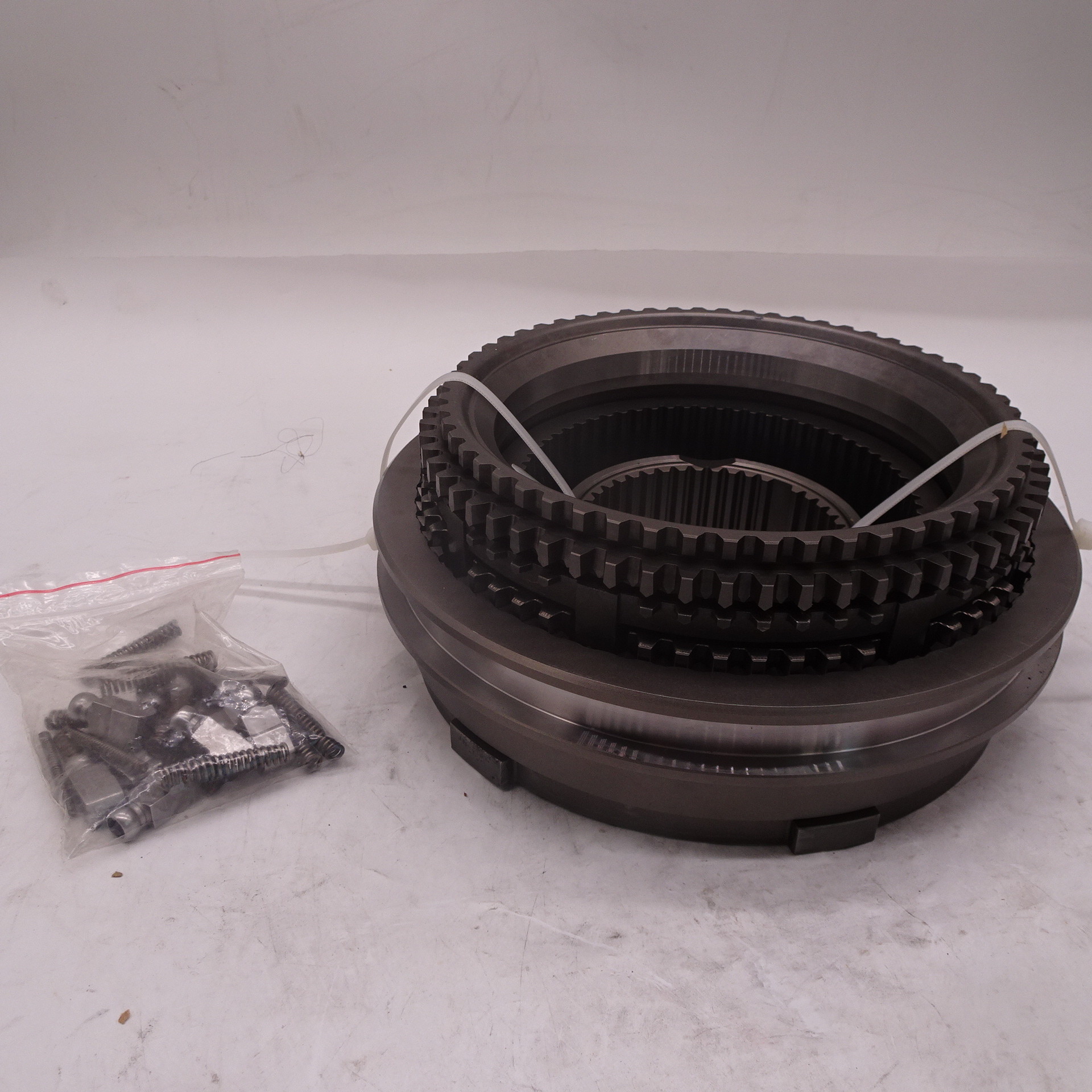 ZF original 16-speed transmission Retarder filter element is suitable for Foton JAC truck 0501 215 163 0501215163