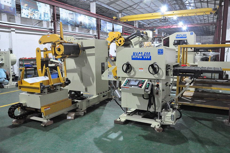 Fully Automatic Coiling Handling Process Roll Feeder Straightener Decoiler Line