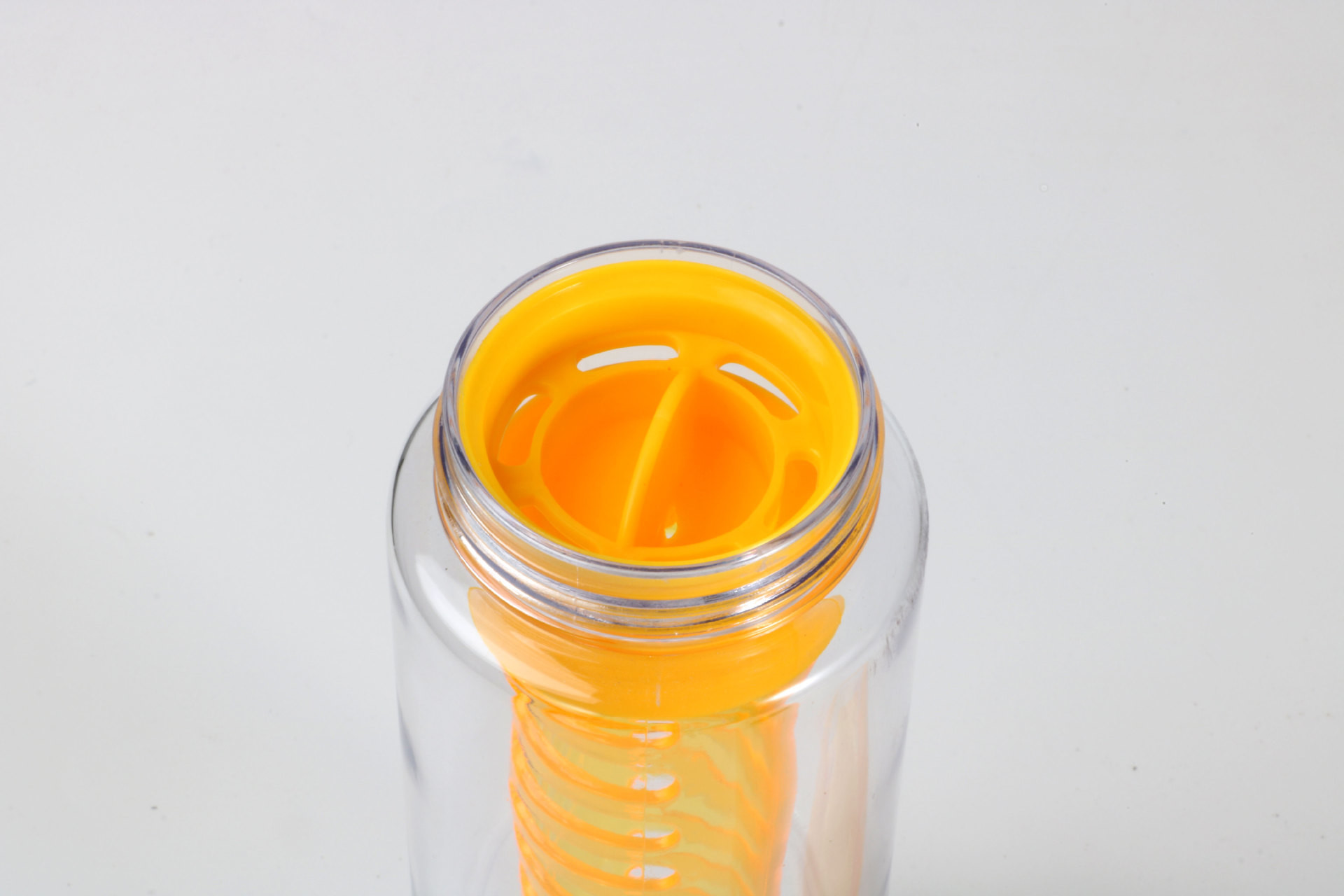 Plastic Cup Outdoor Sports Water Bottle Lemon Gadget Fruit Cup Juice Cup GRS Certified Multi-functional