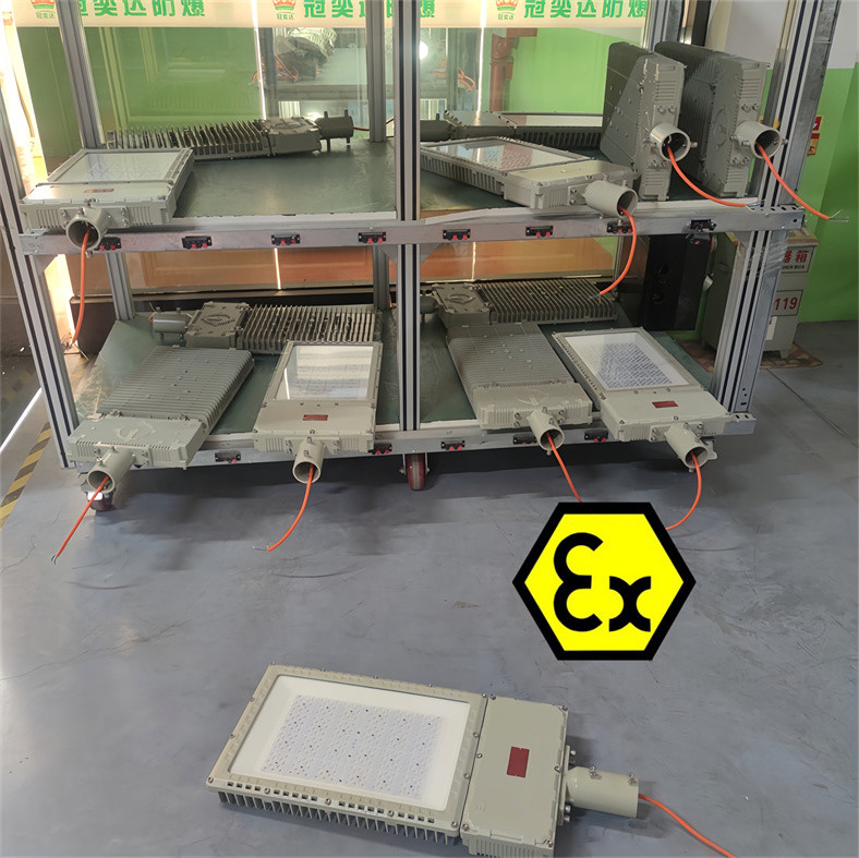 IP66 Explosion-Proof Outdoor LED Floodlight Certified By ATEX IECEx CNEX Ideal For Offshore Platforms Refineries Hazardous Plants