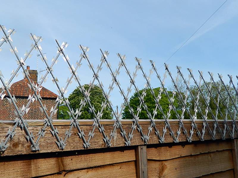 welded-razor-mesh-fence-residences