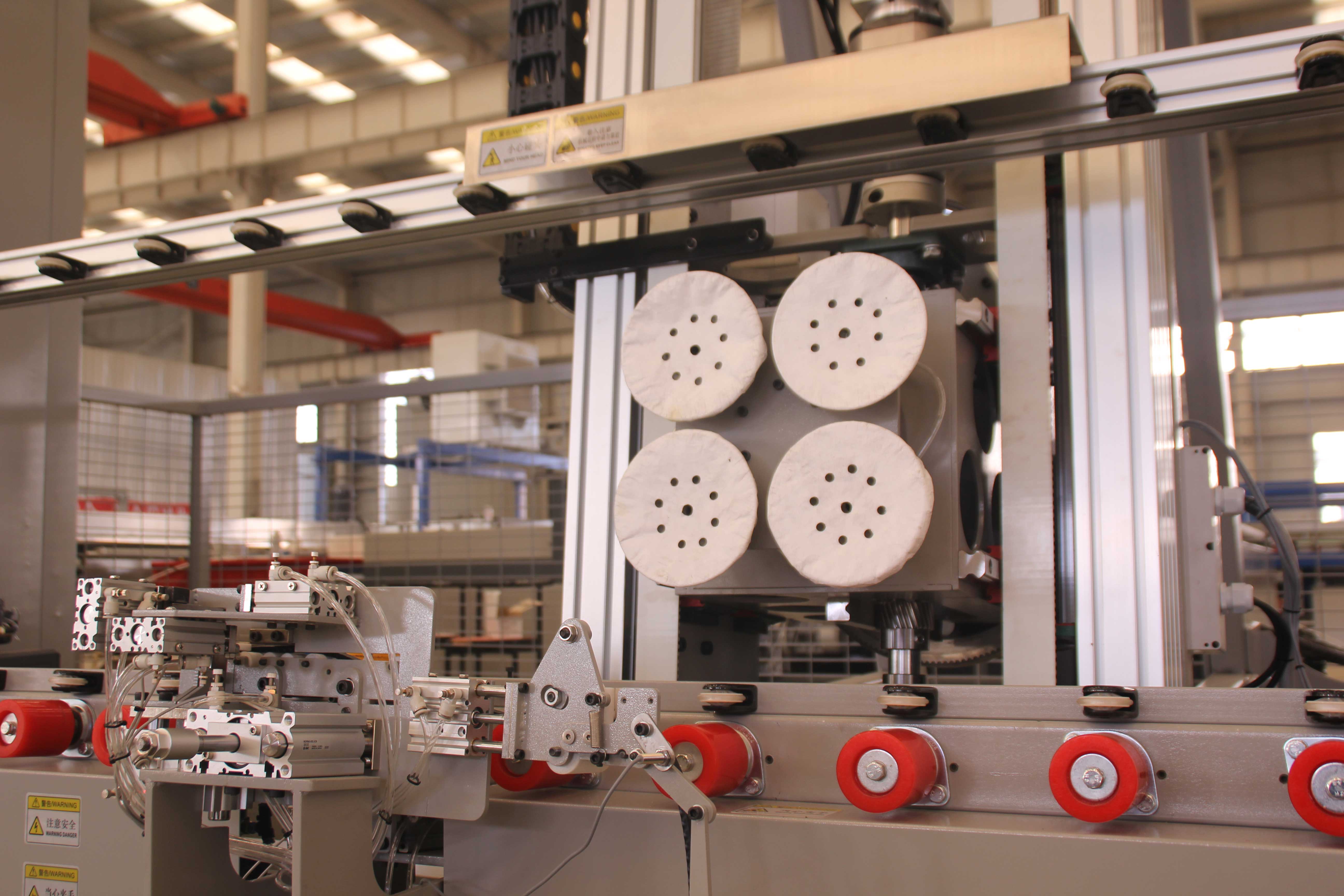 Vertical insulating glass automatic install spacer machine