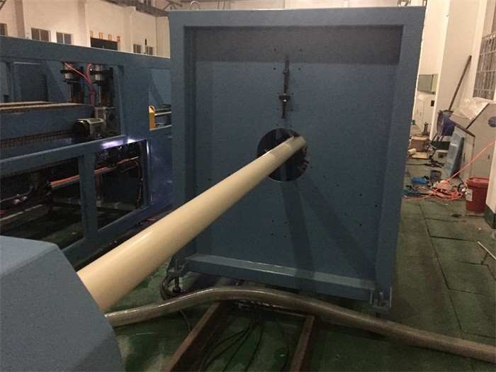 100KW Install Power PVC Pipe Production Line 150 - 250kg/h Production Capacity