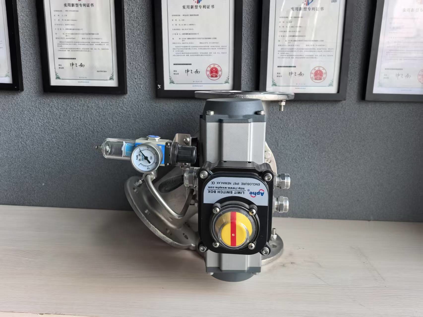 Stainless steel three-way diverter valve for pneumatic conveying of powder or particles
